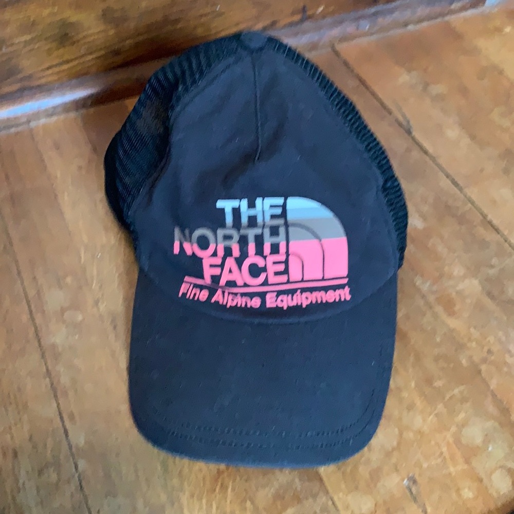 Women’s north face hat